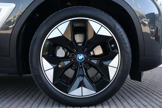 BMW iX3 (2021) thumbnail 6
