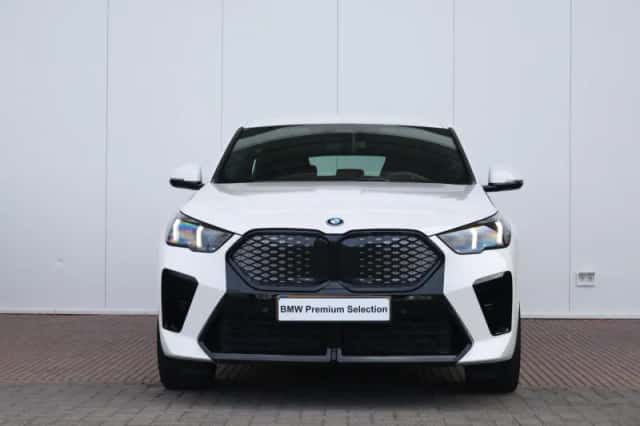 BMW iX2 (2024) thumbnail 3