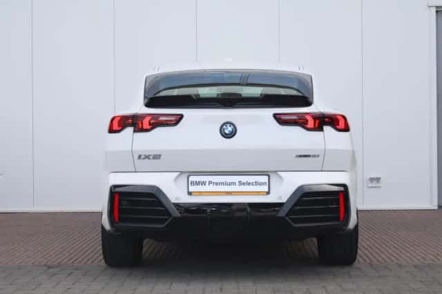 BMW iX2 (2024) thumbnail 4