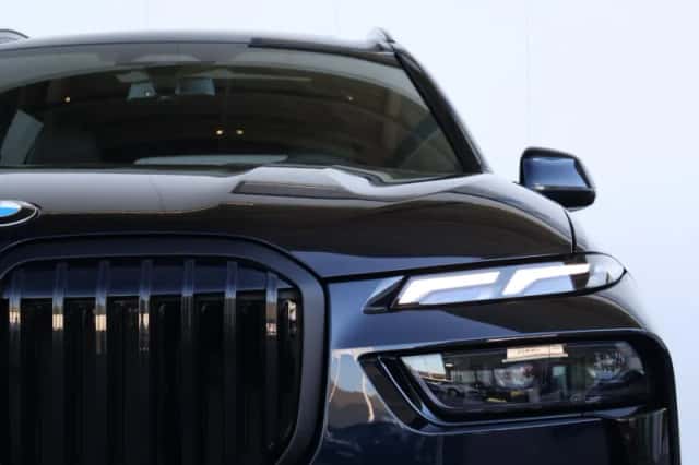 BMW X7 (2026) thumbnail 3