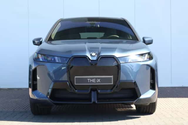 BMW iX (2026) thumbnail 2