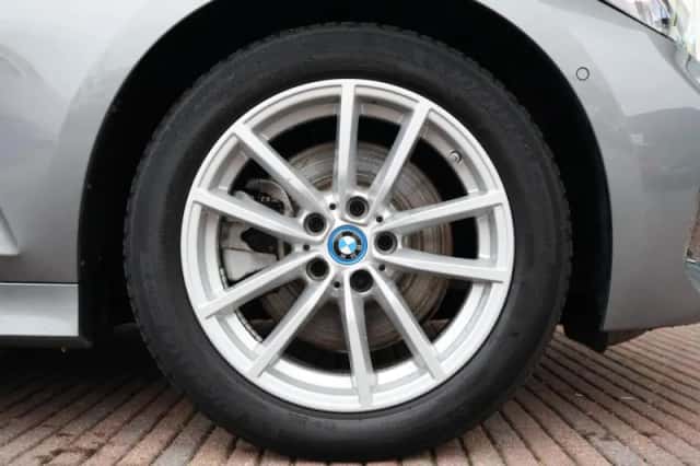 BMW 3-Serie (2024) thumbnail 3