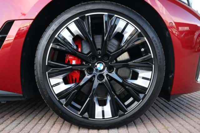 BMW i4 (2025) thumbnail 6