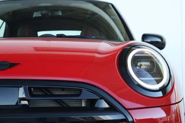 MINI Cabrio (2026) thumbnail 3