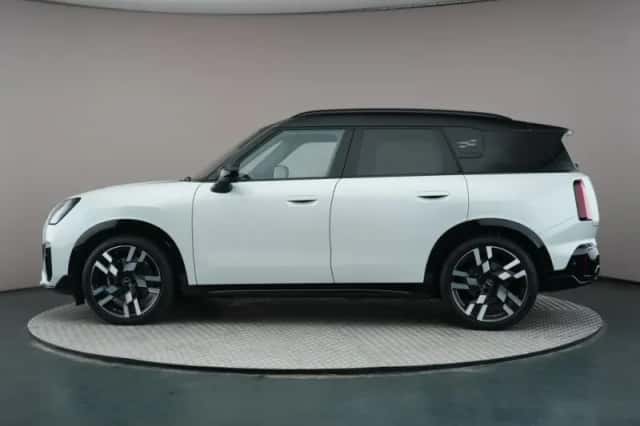 MINI Countryman (2025) thumbnail 2