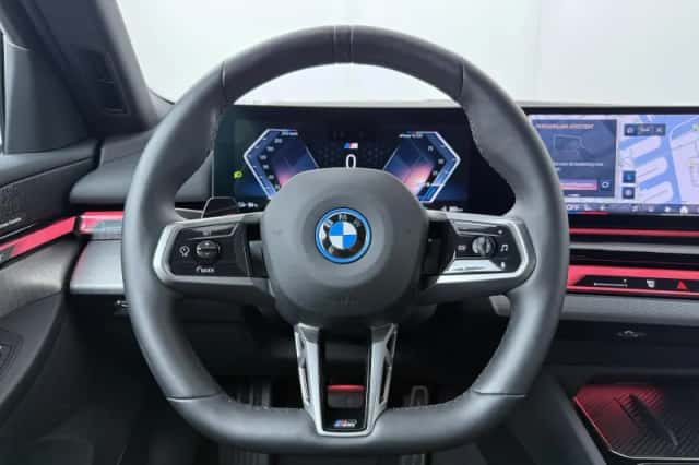 BMW i5 (2025) thumbnail 2