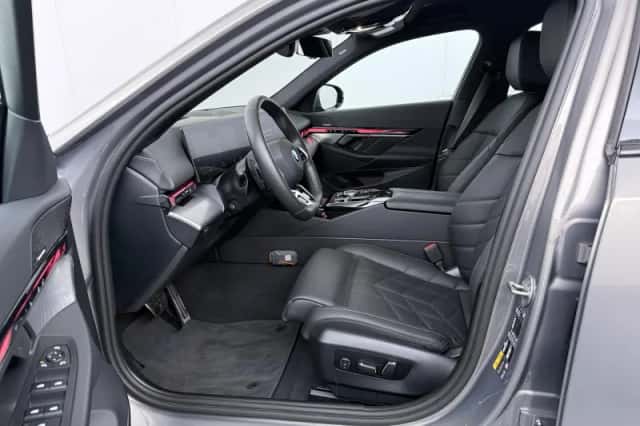 BMW i5 (2025) thumbnail 4