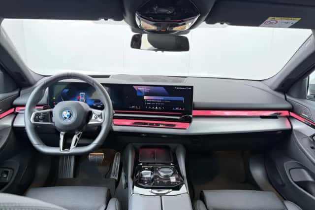 BMW i5 (2025) thumbnail 5