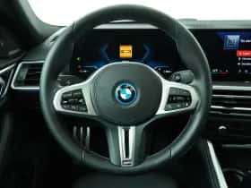 BMW i4 (2023) thumbnail 2
