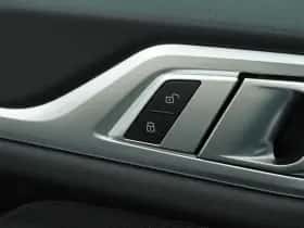 BMW i4 (2023) thumbnail 18