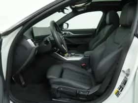 BMW i4 (2023) thumbnail 4