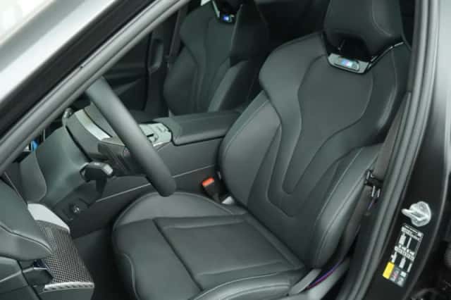 BMW i5 (2026) thumbnail 4