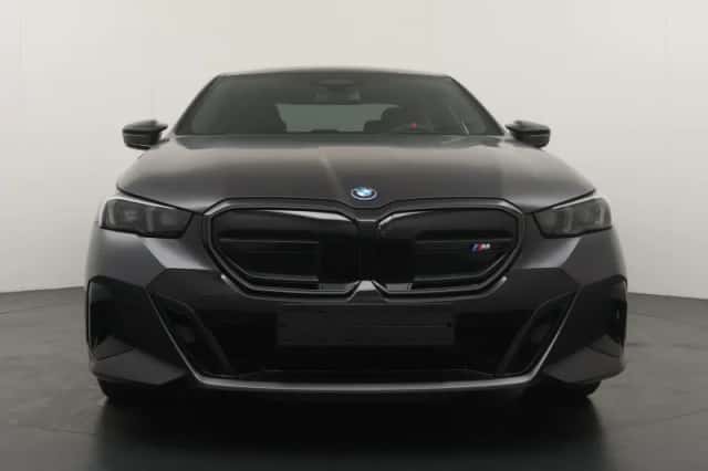 BMW i5 (2026) thumbnail 5