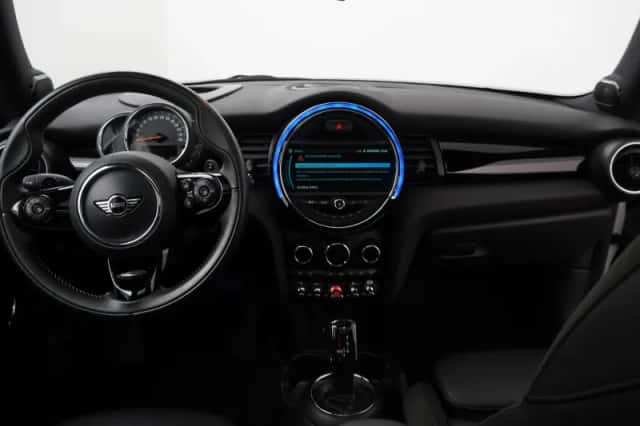 MINI Cooper S (2018) thumbnail 4