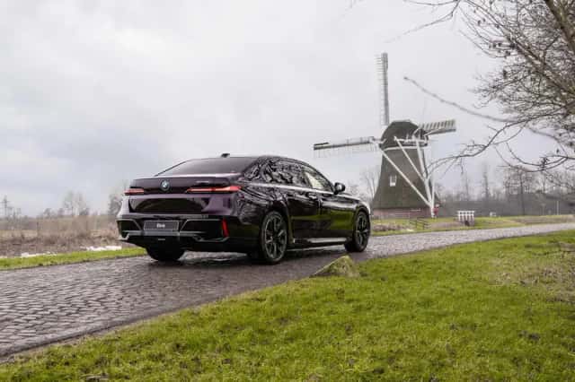 BMW i7 (2025) thumbnail 4