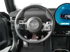 MINI Cabrio (2025) thumbnail 2