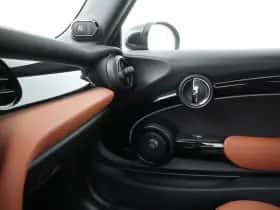 MINI Cabrio (2023) thumbnail 24