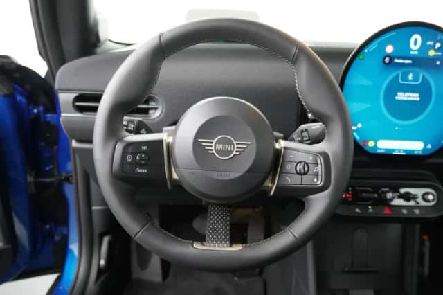 MINI Cabrio (2026) thumbnail 2