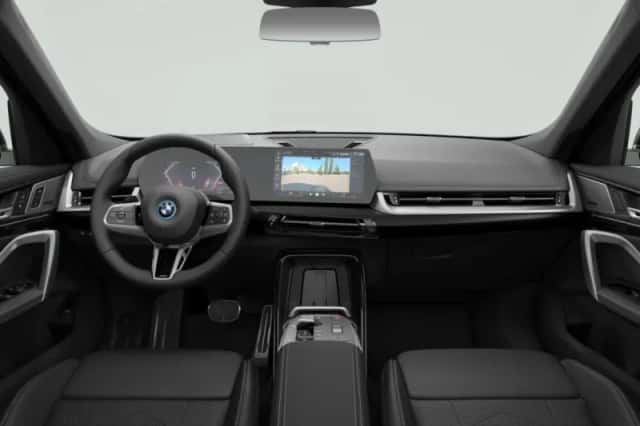 BMW iX1 (2026) thumbnail 3