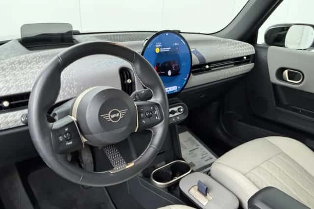 MINI Cabrio (2025) thumbnail 2