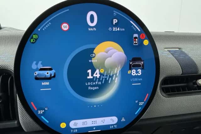 MINI Cabrio (2025) thumbnail 3