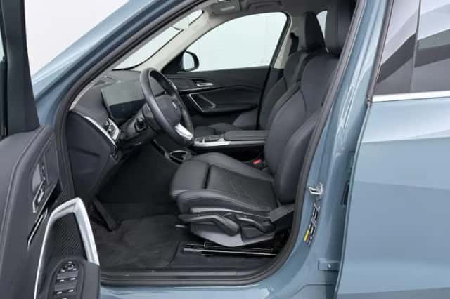 BMW iX1 (2025) thumbnail 3