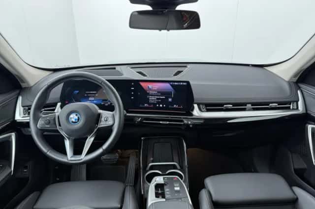 BMW iX1 (2025) thumbnail 4