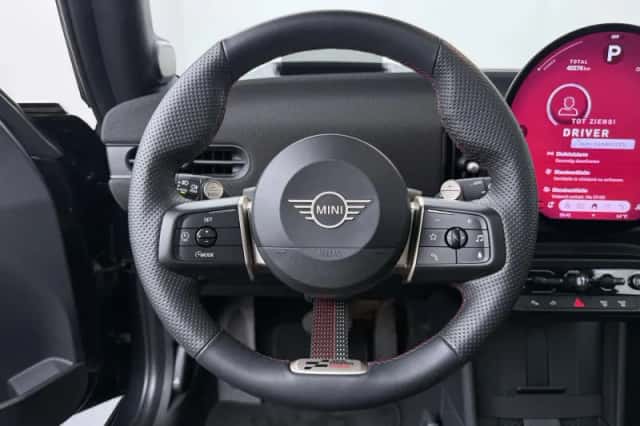 MINI Cooper (2024) thumbnail 2