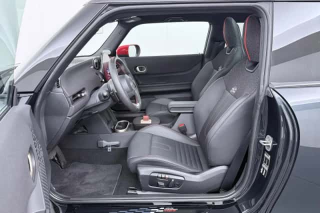 MINI Cooper (2024) thumbnail 4