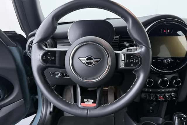 MINI Cooper (2022) thumbnail 2