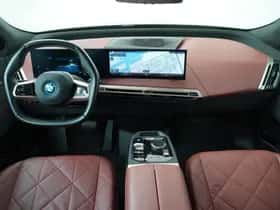 BMW iX (2021) thumbnail 2