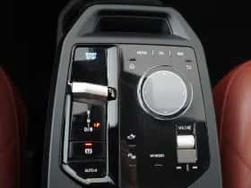 BMW iX (2021) thumbnail 18