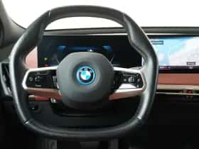 BMW iX (2021) thumbnail 3