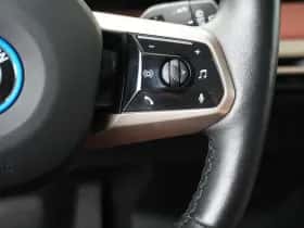 BMW iX (2021) thumbnail 25
