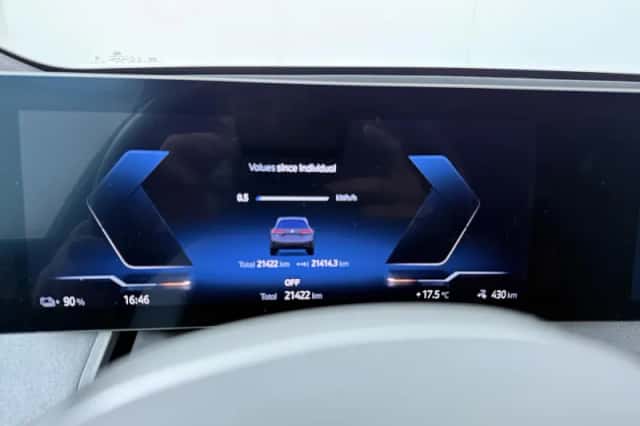 BMW iX (2025) thumbnail 3
