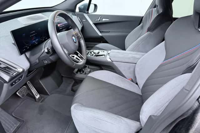 BMW iX (2025) thumbnail 4