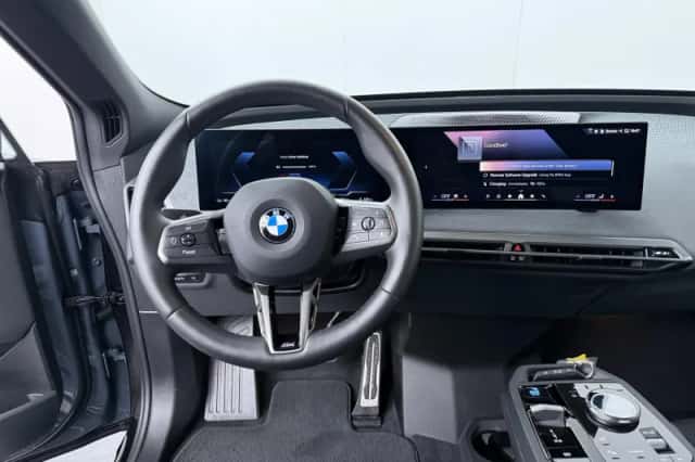 BMW iX (2025) thumbnail 5