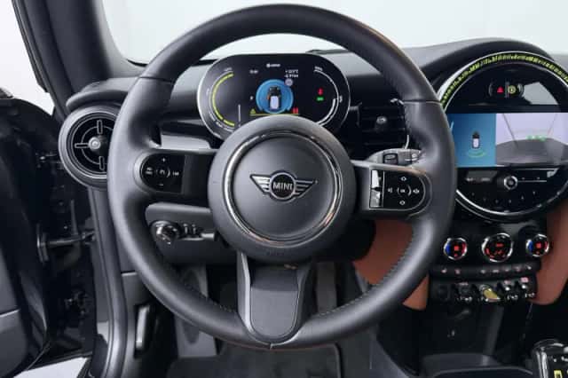 MINI Electric (2022) thumbnail 2