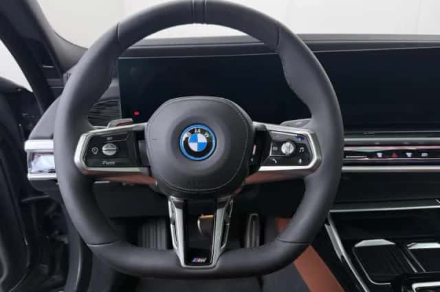 BMW i7 (2026) thumbnail 2
