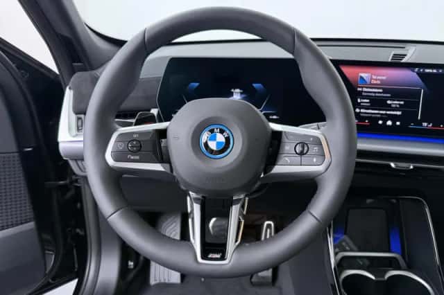 BMW iX1 (2026) thumbnail 2