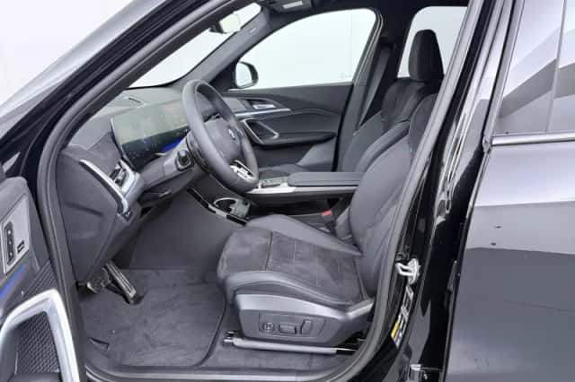 BMW iX1 (2026) thumbnail 4