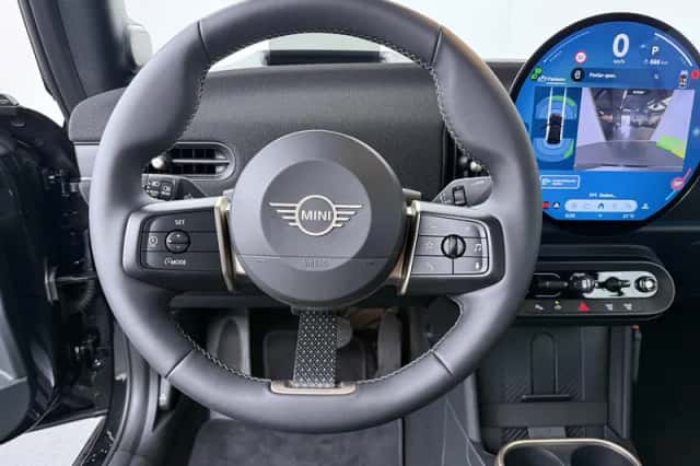 MINI Cabrio (2026) thumbnail 2
