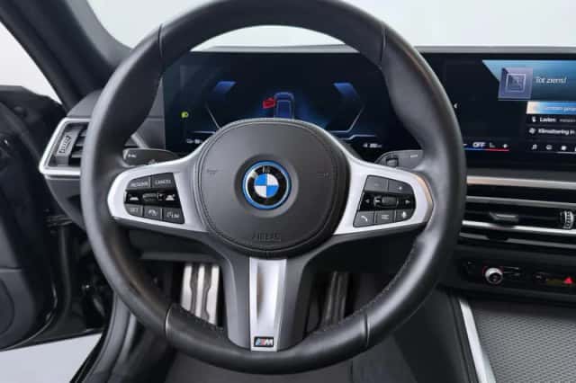 BMW i4 (2024) thumbnail 2