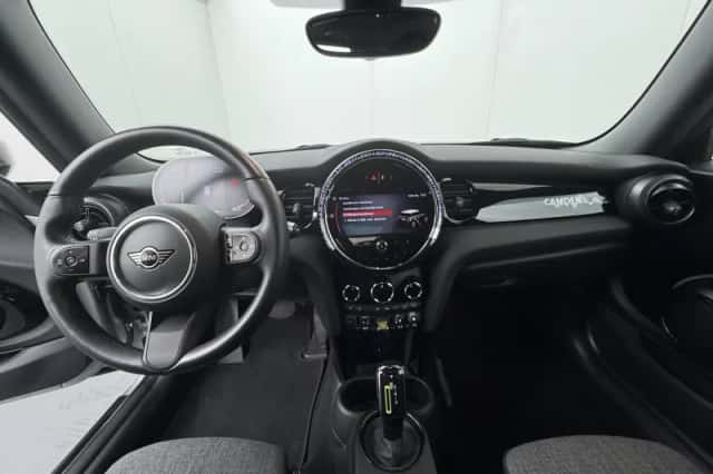 MINI Electric (2024) thumbnail 5
