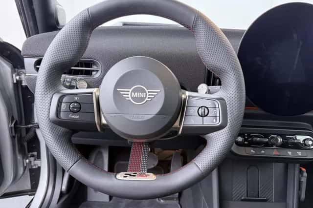 MINI Cooper (2026) thumbnail 2
