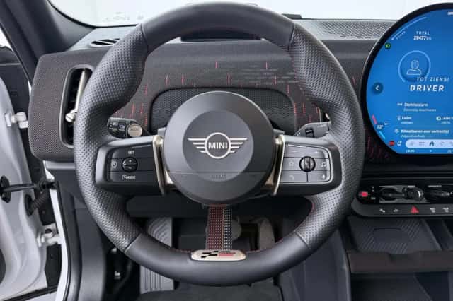 MINI Countryman (2025) thumbnail 2
