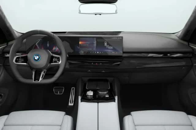 BMW i5 (2026) thumbnail 3