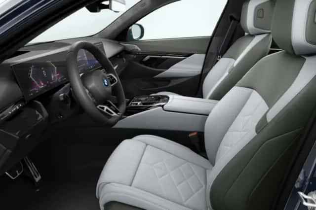 BMW i5 (2026) thumbnail 4