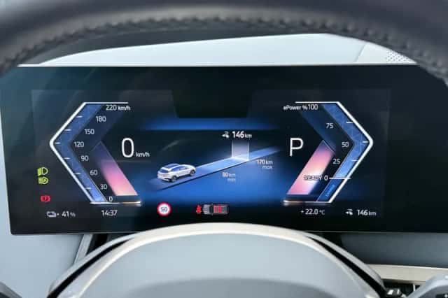 BMW iX (2025) thumbnail 3