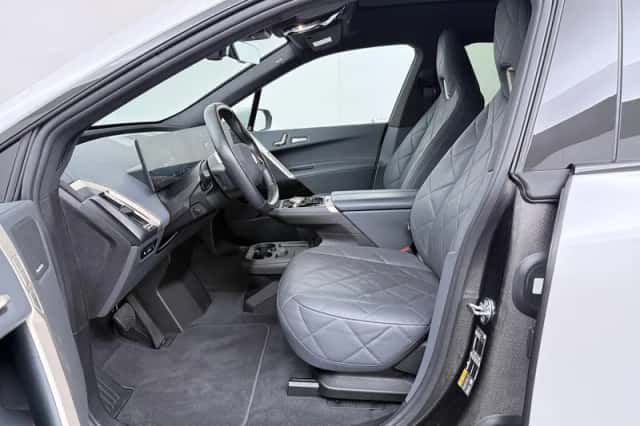 BMW iX (2025) thumbnail 4